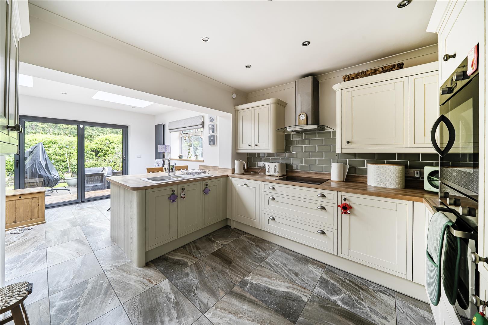 Woodfield Avenue, Pontlliw, Swansea, SA4 9EQ